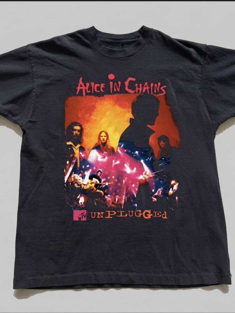 Gildan Black Alice In Chains MTV Unplugged Graphic Tee